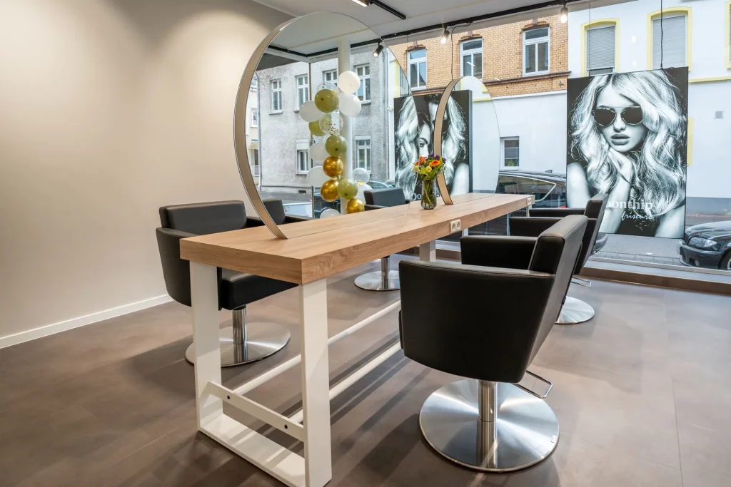 Salon - Bedienplätze